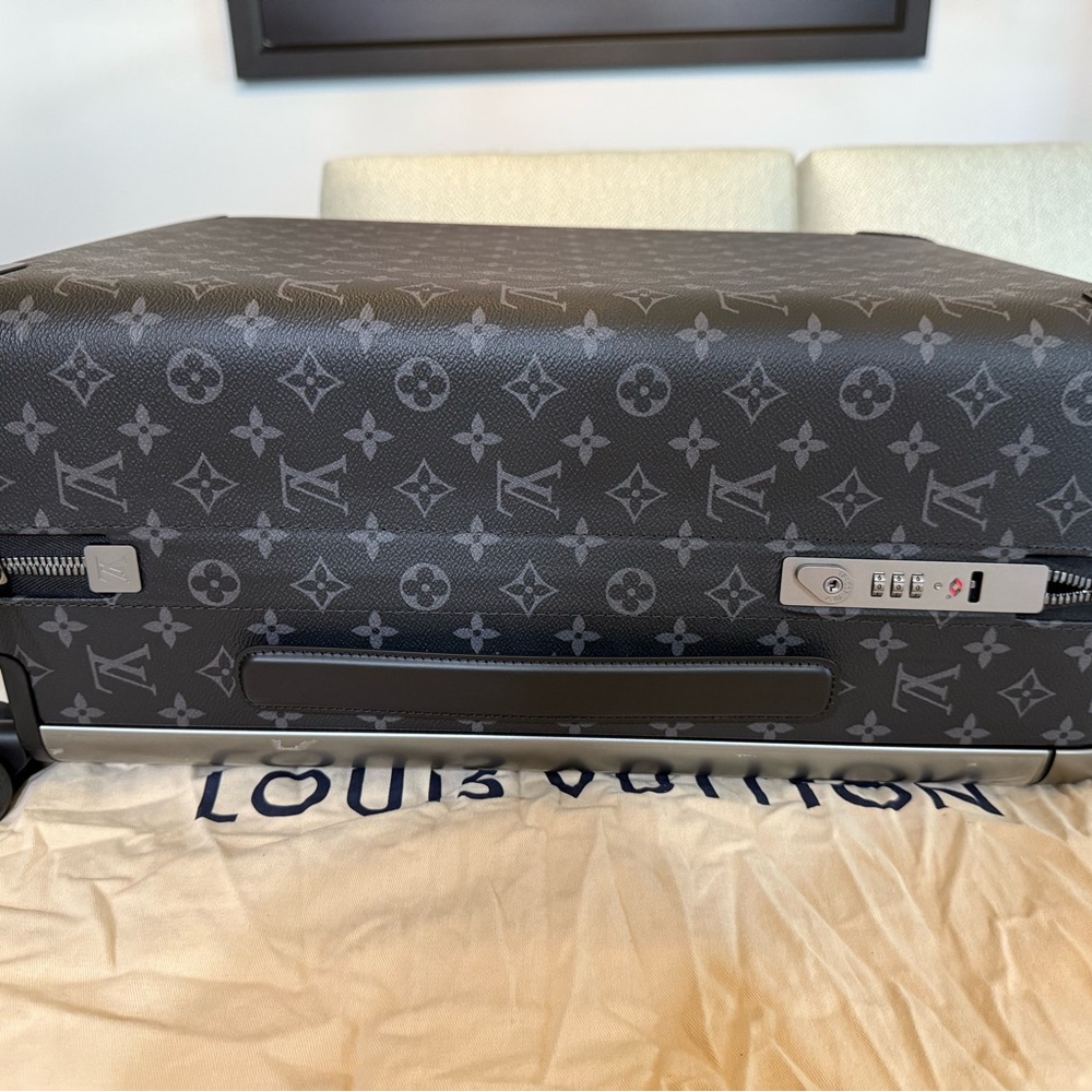 Louis Vuitton Gray Monogram Travel Bag - Picture 10 of 11